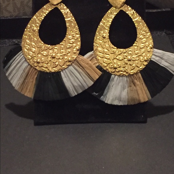 Gorgeous earrings - Picture 6 of 6